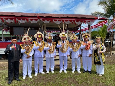 Foto bersama Kepala Desa se-Kecamatan Sungai Boh
